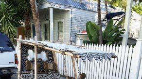 Localizan a dueño de auto de los Picapiedra mal aparcado en Cayo Hueso