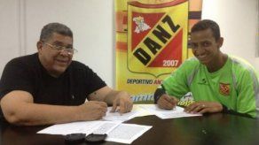 Rolando Escobar firma por un año más con el Deportivo Anzoátegui
