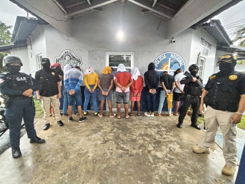 Autoridades aprehenden a 17 personas tras operación Elemento.