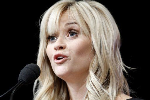 Witherspoon alerta a sus hijos sobre violencia doméstica