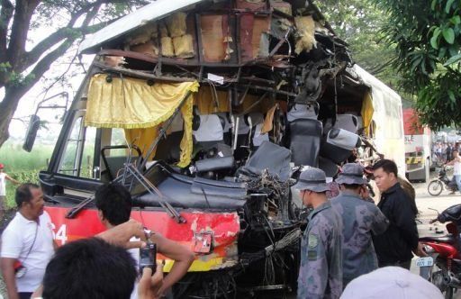 Nueve muertos en el choque de un autobús y un camión en Filipinas