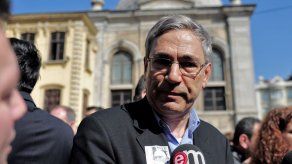 Pamuk denuncia un régimen de terror en Turquía tras el arresto de un periodista