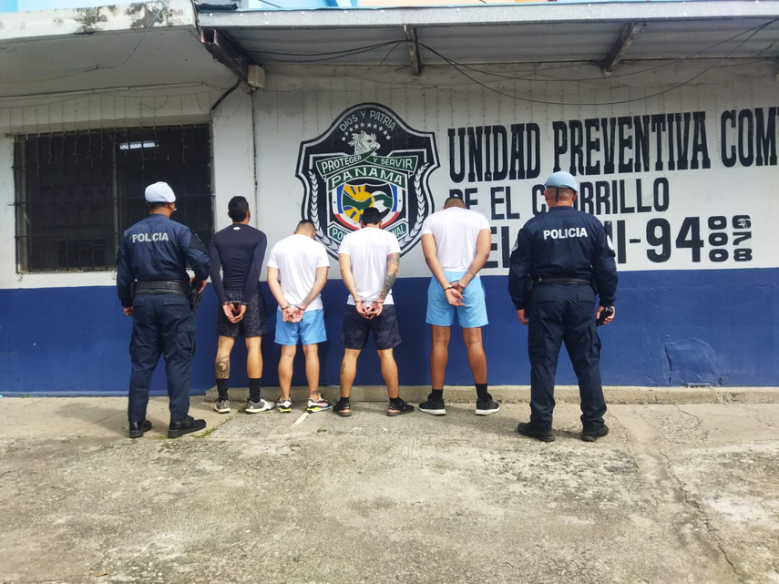 Cuatro hombres intentaban robar un auto en la Cinta Costera