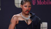 dominicana tokischa sorprende en premio lo nuestro al aparecer con bigote dominicana tokischa sorprende en premio lo nuestro al aparecer con bigote