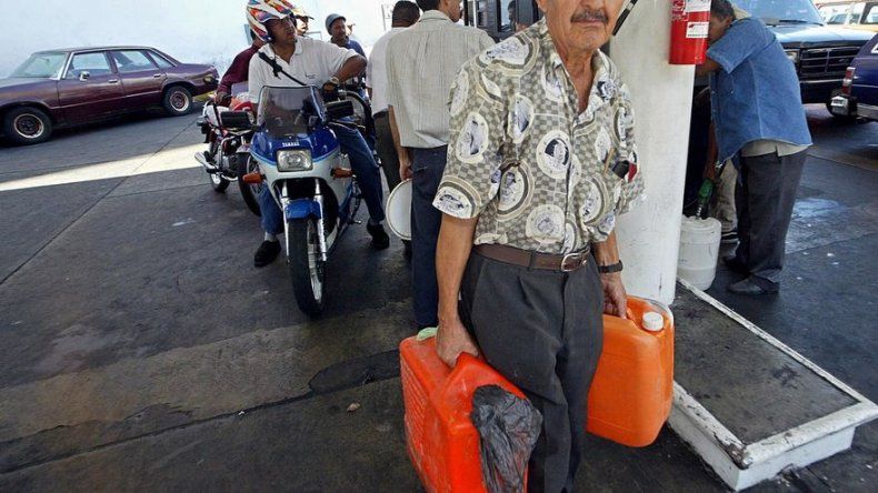 Se registran fallas en el suministro de gasolina en Venezuela