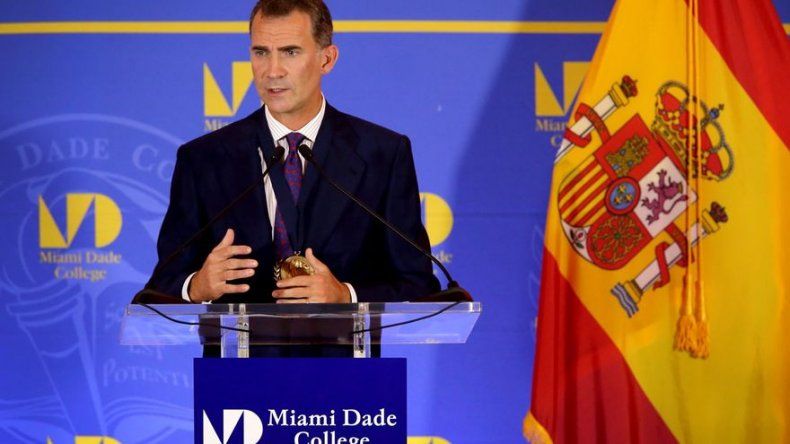 Rey Felipe defiende el español de EEUU, tan válido como cualquier otro
