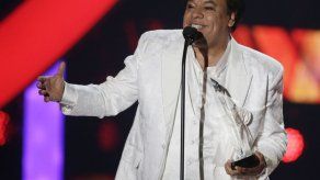 Juan Gabriel gana el premio póstumo Lunas del Auditorio