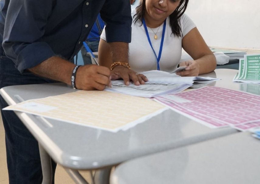 Los precandidatos deberán obtener una cantidad de firmas de respaldo equivalente al 2% de los votos válidos emitidos en la última elección