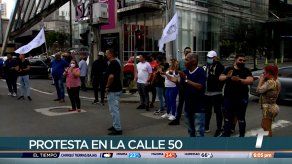 Transportistas de plataformas digitales cerraron Calle 50 en protesta contra Proyecto de Ley 986