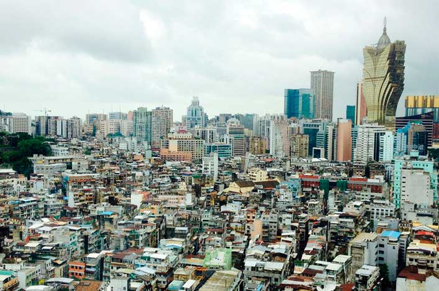 Los humanos, al ampliar su presencia en zonas cada vez mayores del planeta, contribuyen a perturbar el ecosistema y a promover la transmisión de virus.