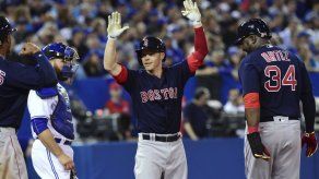 Holt pega grand slam en triunfo de Boston sobre Toronto