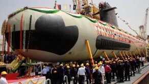 La India bota el primero de sus seis submarinos militares Scorpene