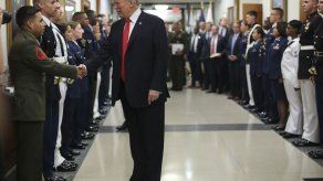 Abogados de Trump buscan investigar a ayudantes de Mueller