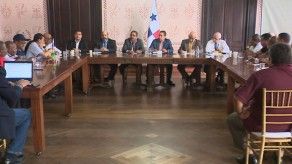 Gobierno y Transportistas establecen mesa de diálogo Gobierno y Transportistas establecen mesa de diálogo