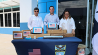 Embajador de EE.UU. entrega apoyo al IDAAN y anuncia programa de inglés Embajador de EE.UU. entrega apoyo al IDAAN y anuncia programa de inglés