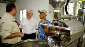 El Canal de Panamá inaugura su primera planta procesadora de café