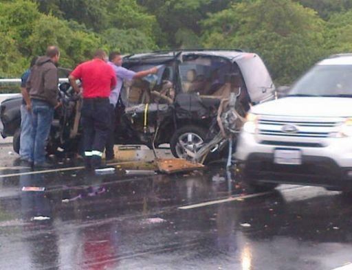 Conductor atrapado tras vuelco en Autopista Arraiján - La Chorrera