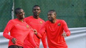 Etoo y Keita acortan sus vacaciones y se entrenan