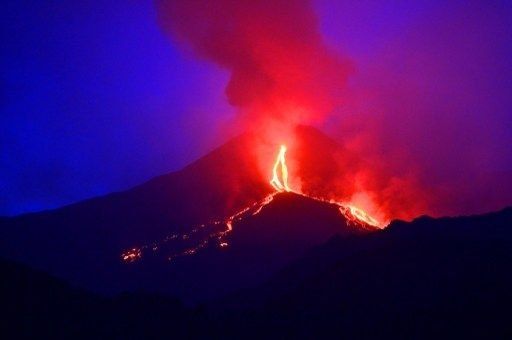 Islandia: Decretan alerta roja para aviones por erupciones