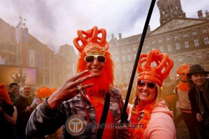 Guillermo-Alejandro y Maxina, Reyes de Holanda