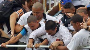 Al menos tres hinchas heridos deja pelea de fanáticos en última jornada