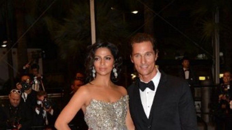 Actor Matthew McConaughey se casa con la brasileña Camila Alves