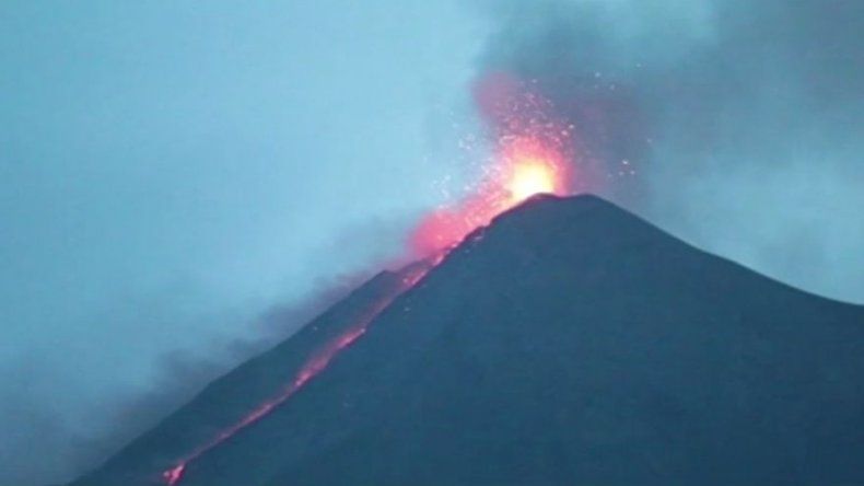 Lluvias en Guatemala aumentan probabilidad de lahares en volcán de Fuego