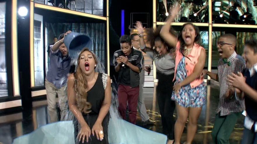 Patty Castillo cumple reto del Ice Bucket Challenge