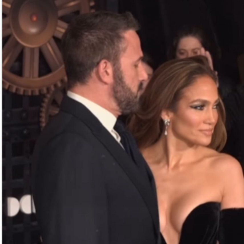 JLo muestra su incomodidad al ver que Ben Affleck la desprecia en una red carpet
