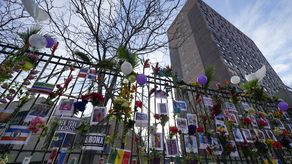 El funeral masivo culminó una semana de oraciones y luto dentro de una comunidad muy unida proveniente de África occidental, la mayoría con raíces en Gambia.