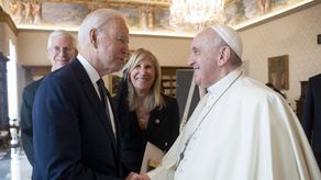 El papa Francisco reuniéndose con el presidente de los Estados Unidos, Joe Biden. El papa Francisco reuniéndose con el presidente de los Estados Unidos, Joe Biden.