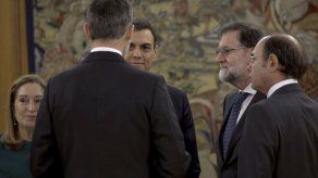 Socialista Sánchez juramenta como presidente en España