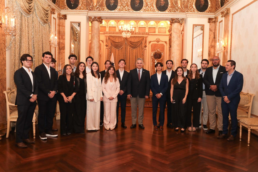 Ministro Orillac recibe a estudiantes del Tecnológico