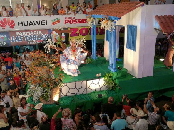 Paseo folclórico del Martes de Carnaval en Las Tablas