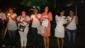 Familias de bebés afectados por alcohol bencílico realizan vigilia