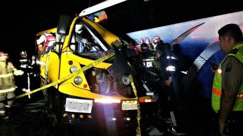 Accidente de carretera deja al menos 19 muertos y 17 heridos en Ecuador