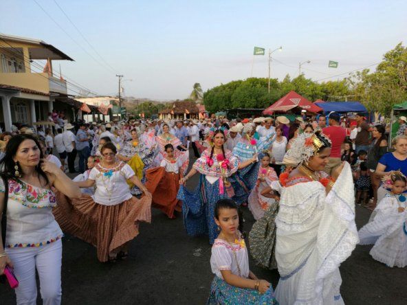 Recorrido de tunas en Santo Domingo de Las Tablas