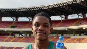 Chamar Chambers, ganó la presea de Oro en el XXXII Campeonato Centroamericano mayor de Atletismo y rompió récord en los 800m planos.
