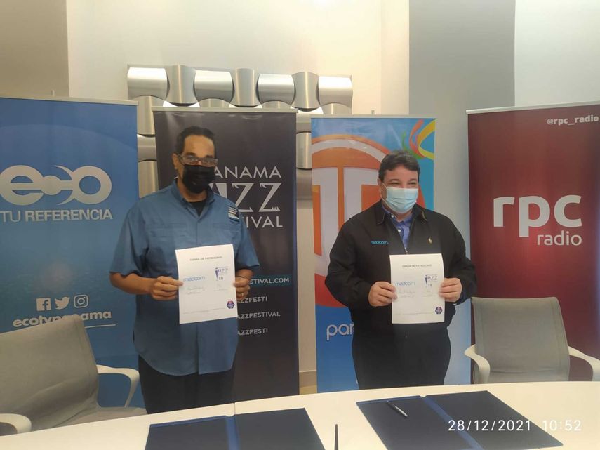 Firma de convenio entre Danilo Pérez