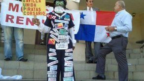 Sociedad Civil protesta fuera de la Fiscalía Electoral