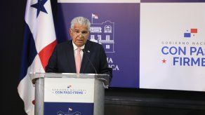 Presidente Mulino se reúne con expresidentes para tratar diversos temas.