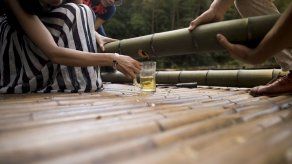 Alcohol añejo en bambú para nuevos aromas