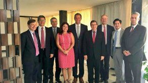 Canciller cubano recibe a senador EEUU y a presidente de Google en La Habana