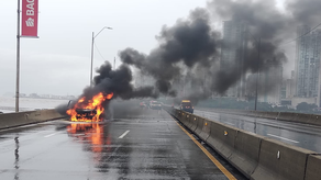 Se desconoce por qué surgió en incendio del auto en plena vía&nbsp;