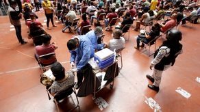 México fue el primer país latinoamericano en comenzar a vacunar contra la covid-19 el 24 de diciembre del año pasado.