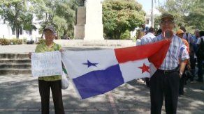 Con espejos en mano Con espejos en mano