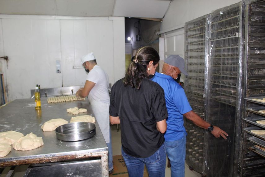 El Minsa realiza operativos para verificar el cumplimiento de las medidas sanitarias en establecimientos de expendio de alimentos.