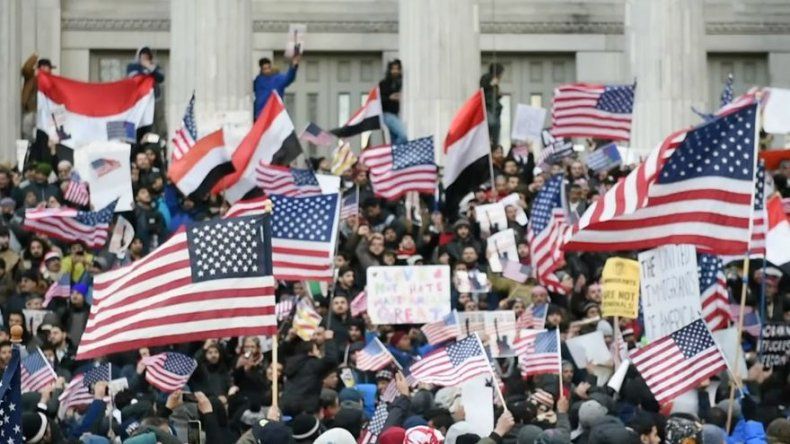 Hawái, primer estado en desafiar el nuevo decreto migratorio de Trump