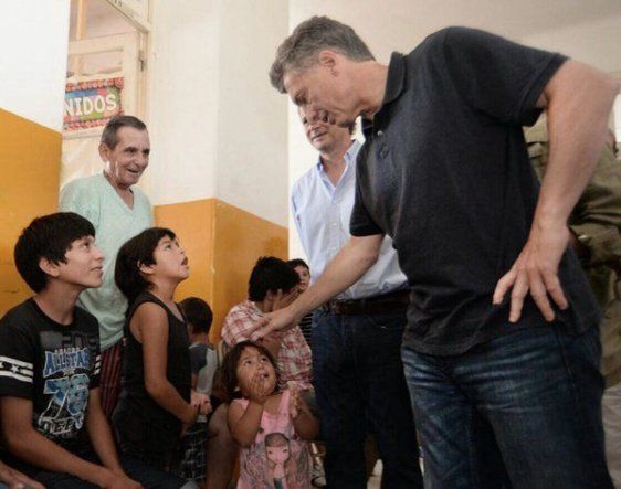 Presidente argentino viajó a zona inundada y prometió soluciones definitivas