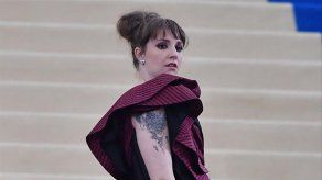 Lena Dunham no gana para disgustos: ahora pierde su cutis de porcelana